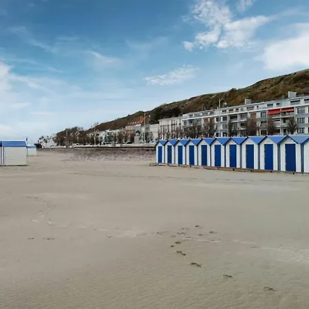 4 Bedroom Gorgeous In Bezinghem Casa de Férias