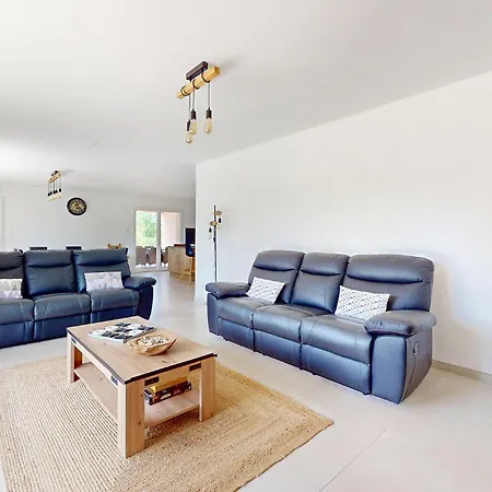 Holiday home 4 Bedroom Gorgeous In *