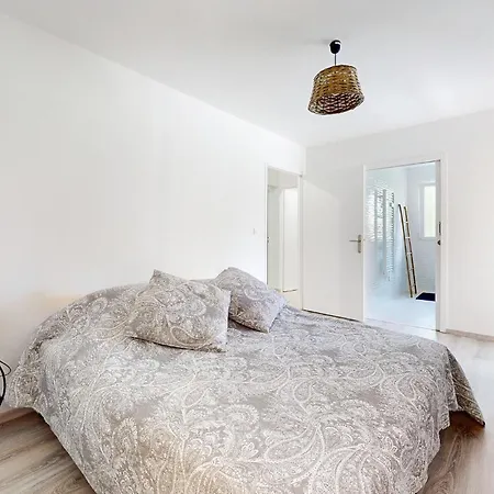 بيت للعطل 4 Bedroom Gorgeous In