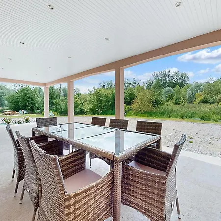 4 Bedroom Gorgeous In Bezinghem