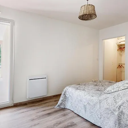 4 Bedroom Gorgeous In * Bezinghem