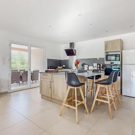 4 Bedroom Gorgeous In Bezinghem