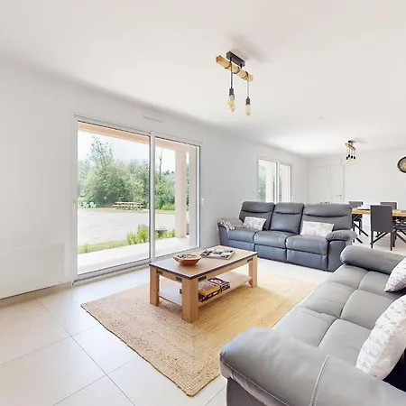 4 Bedroom Gorgeous In * Bezinghem