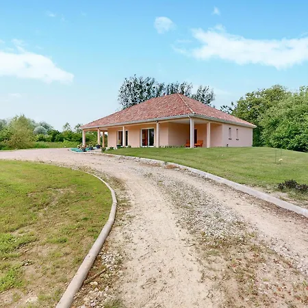 4 Bedroom Amazing Home In Bezinghem