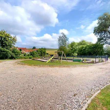 4 Bedroom Gorgeous In Bezinghem Casa de Férias *