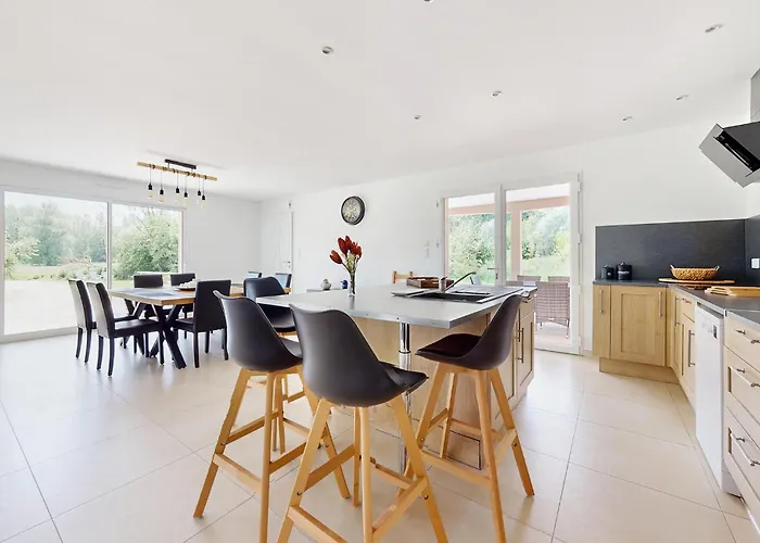 4 Bedroom Gorgeous In Ferienhaus Bezinghem