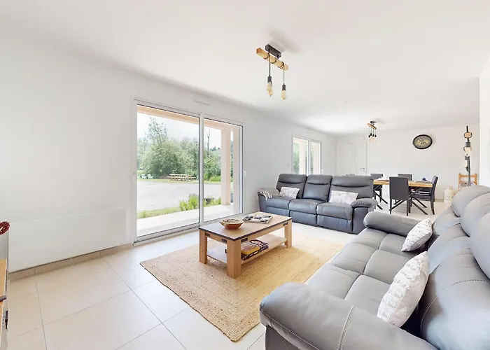 4 Bedroom Gorgeous In * Bezinghem