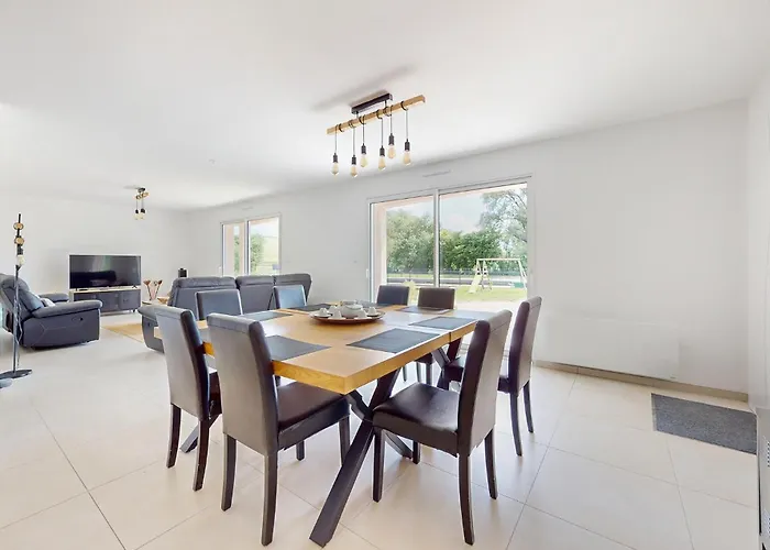 4 Bedroom Gorgeous In Ferienhaus